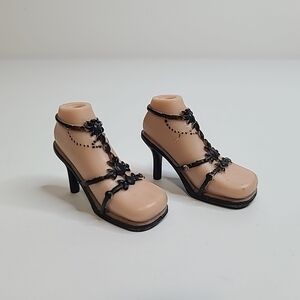 3/$15 BRATZ DOLL STEP OUT CLOE SHOES